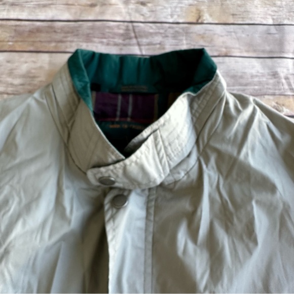 Members Only Men's Vintage Jacket XL Beige Windbreaker Tan with Green Trim Zip - Picture 3 of 15